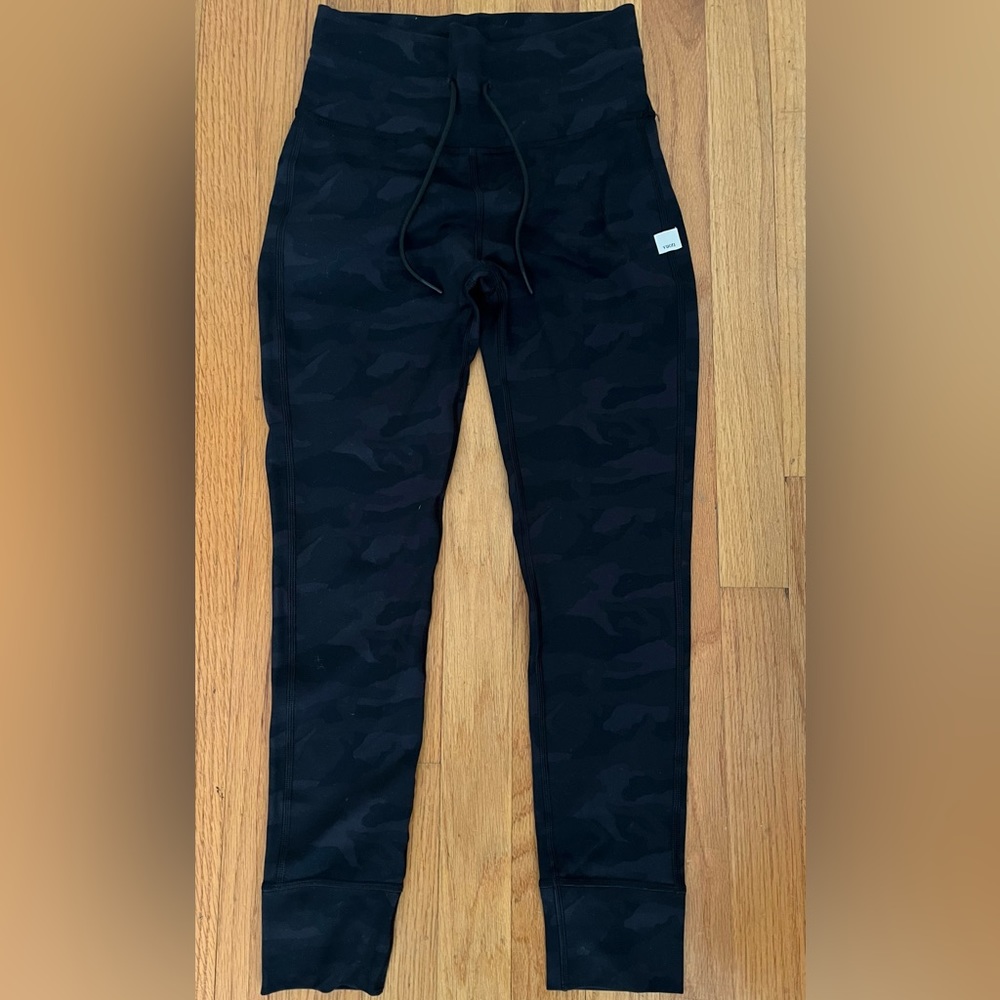 Vuori Daily Legging Black Camo Size S